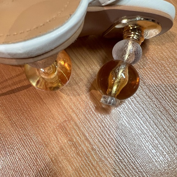 NWOT - Pearl Décor Sandals (Size 7) * White - Picture 5 of 10